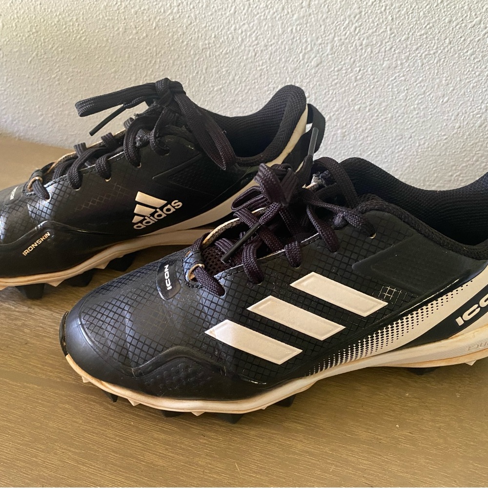 Adidas Boys Baseball Cleats size 4Y